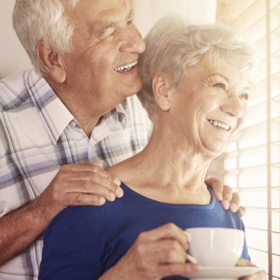 pareja-de-ancianos-sonriendo